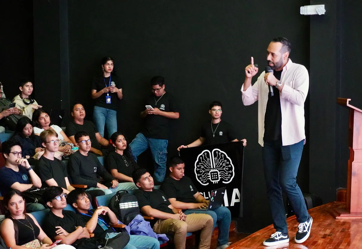 OpenAI Codex Community Meetup con asistentes en Manta