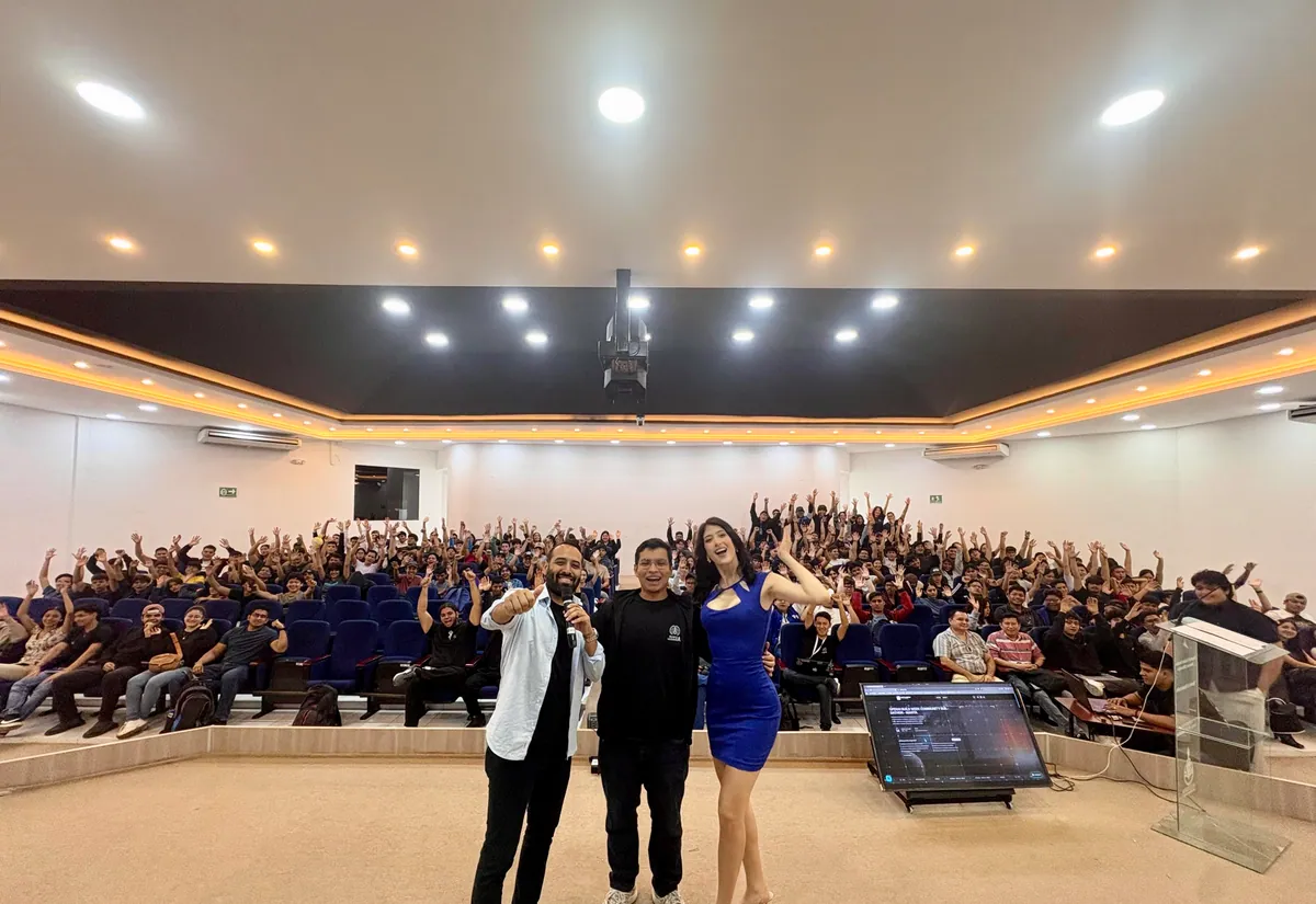 Comunidad reunida en el auditorio durante SPARK ’26